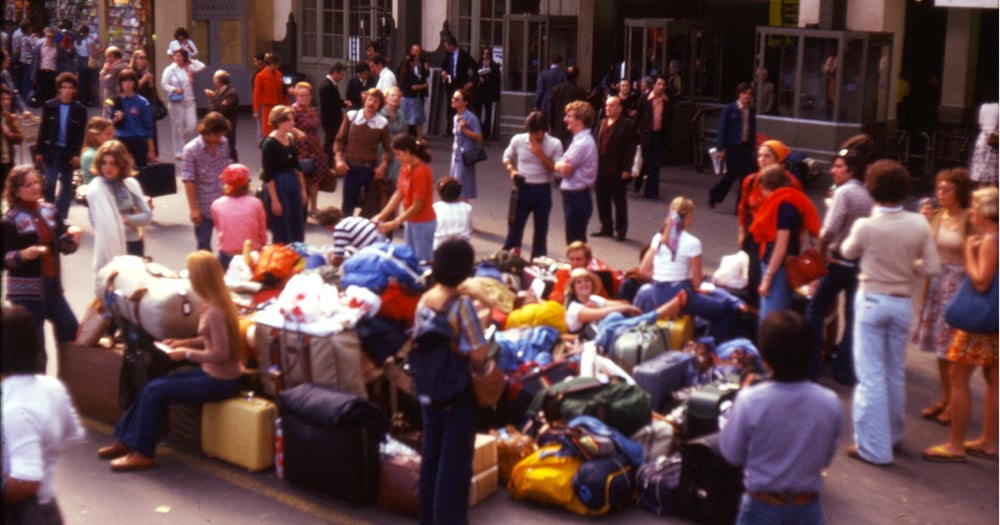 Members of Il Gruppo ’76 gathered with their luggage after arriving in Paris in August 1976.
